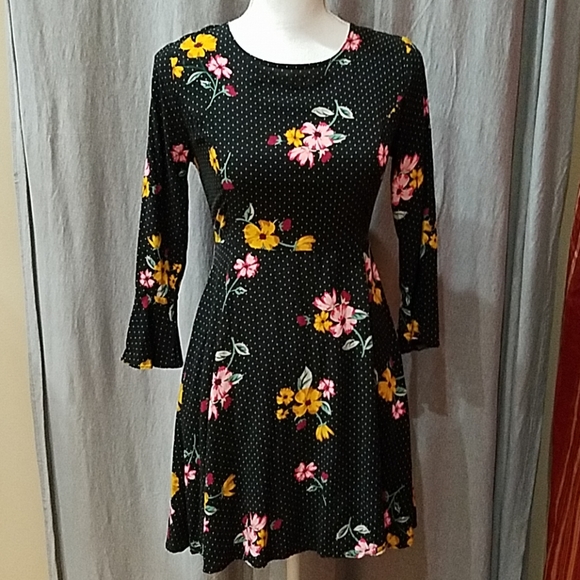 Old Navy Dresses & Skirts - ❤ Small old navy floral polkadot dress